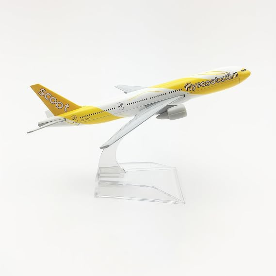B777 Flyscoot Yellow Subaru Diecast Model 1:400 Scale Alloy Metal Airplane Collectible Display Gift Ornament