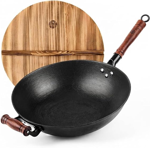WANGYUANJI Cast Iron Wok Pan with Wooden Lid, 13.4 Inch Flat Bottom Chinese Stir Fry Wok, Textured Uncoated Large Wok for Induction, Gas, Electric & Ceramic Stoves, Seasoning Recommended