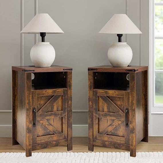 Brown Farmhouse Nightstand Set of 2, End Tables Set with Charging Station, Night Stand with Door and Storage Shelf, Sofa Side Table Living Room, Bedside Table for Bedroom